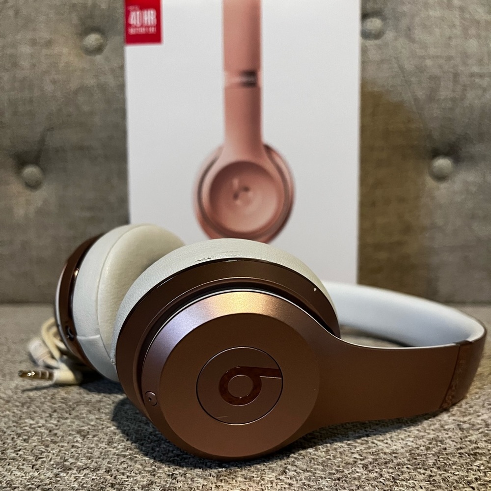 💖sold💖Beats Solo 3 wireless Headphones in Rose Gold - Picture 3 of 5